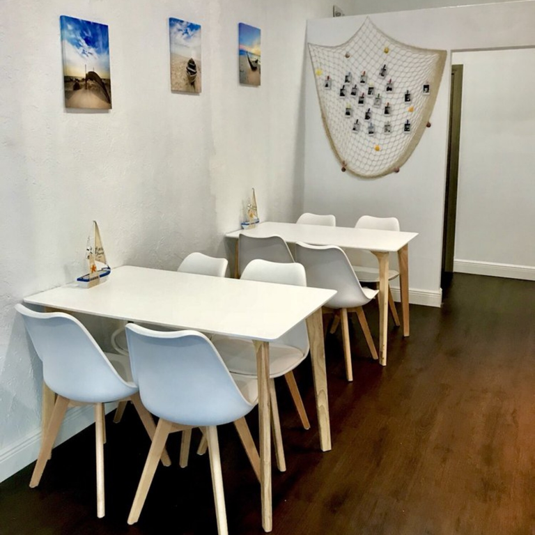 Dine-In Delight 🍽️🏠